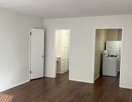 Studio, 1 bath, 452 sqft, $1,695, Unit 10