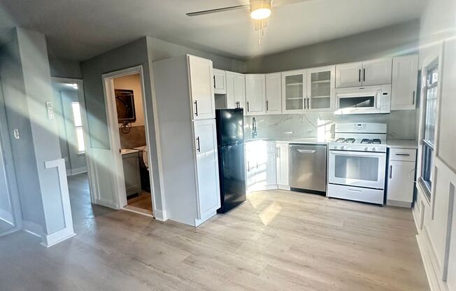 1 bed, 1 bath, 590 sqft, $1,190, Unit 2R