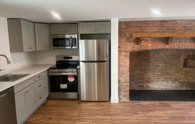 1 bed, 1 bath, $1,200, Unit 169 W MARKET #B