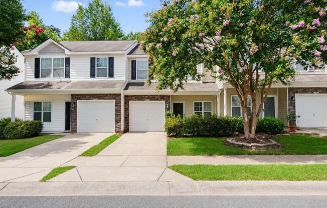 Beautiful 3BR Townhome with Community Pool & Garage!