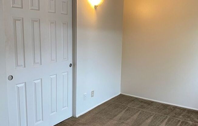 2 beds, 1 bath, 850 sqft, $1,350, Unit AG 07