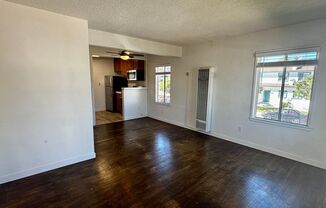 2 beds, 1 bath, $2,350, Unit 3145 Macaulay Street