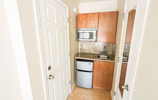 Studio, 1 bath, 137 sqft, $1,065, Unit 5E