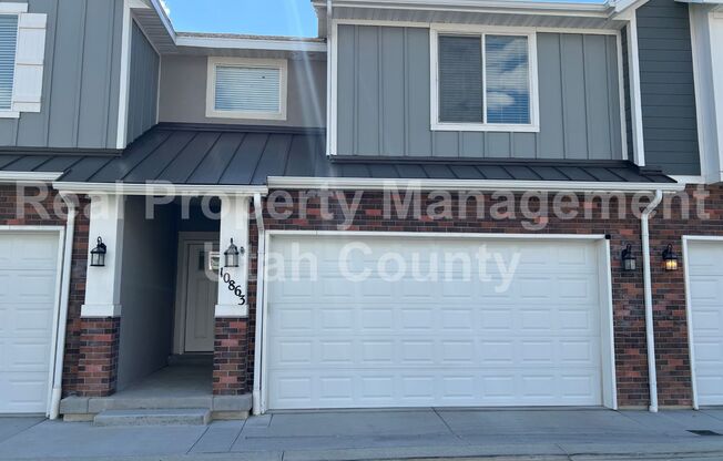 Half off first months rent! Cute townhome in Highland