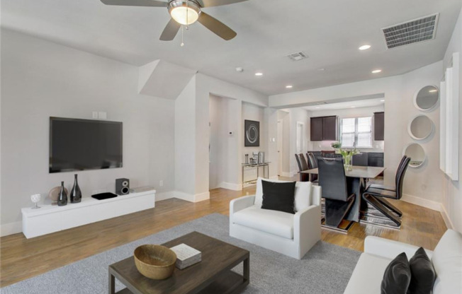 1310 RANCHO MIRAGE DR