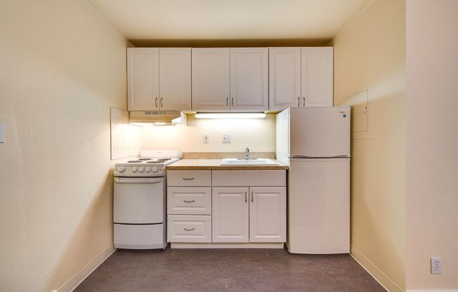 Studio, 1 bath, 325 sqft, $935, Unit 210
