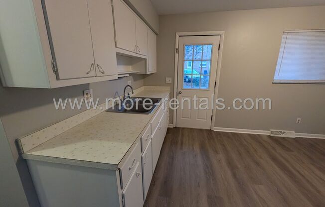 2 beds, 1 bath, 852 sqft, $1,095, Unit 1633 Carstare Dr