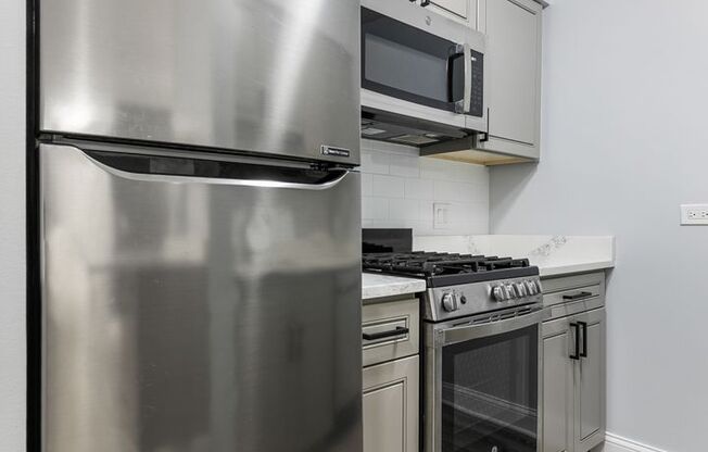 2 beds, 1 bath, 600 sqft, $2,195, Unit 204