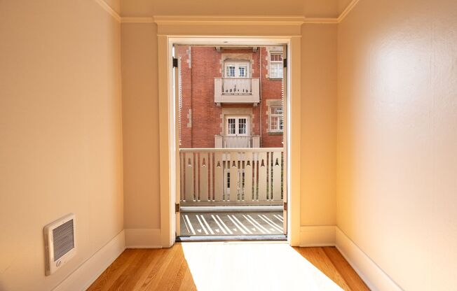 2 beds, 1 bath, 1,008 sqft, $2,400, Unit 21
