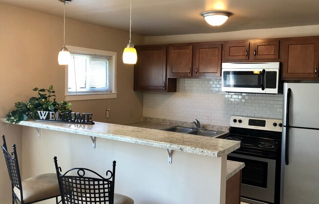 Maple Court - Remodeled 2 Bedroom Apt Available NOW! New Kitchen!