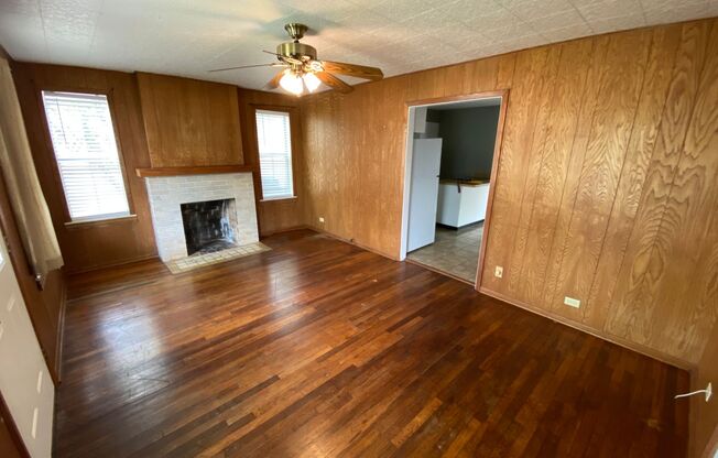 Location Location Location! 1/1 Cottage with an  Efficiency Guest House! & Bonus Room /  Fridge Included / NBISD