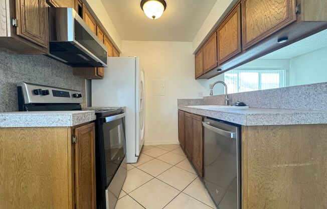 AVAILABLE NOW Lovely 2 Bed/ 1 Bath UPSTAIRS Townhome in Indian Creek Villas!