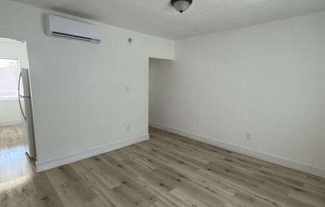 Studio, 1 bath, 400 sqft, $1,300, Unit 9