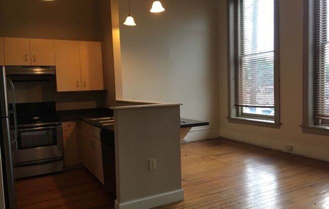2 beds, 2 baths, 900 sqft, $1,850, Unit 403