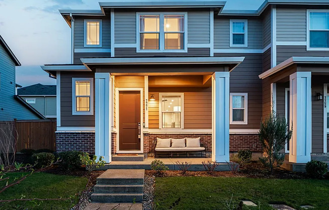 Luxury Living in Reed’s Crossing – Designer Townhome for Rent