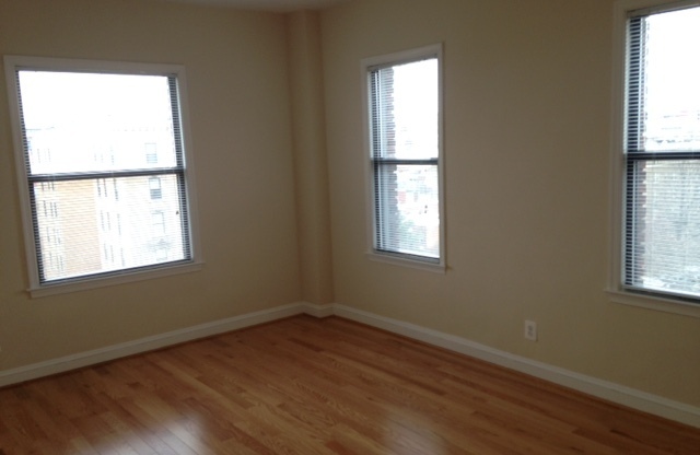 1 bed, 1 bath, 655 sqft, $3,280, Unit W302