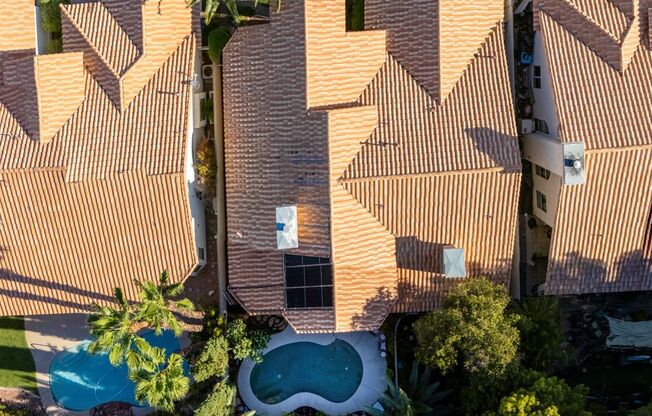 **FURNISHED** POOL! SPECTACULAR SINGLE-STORY 4-BEDROOM HOME IN PECCOLE RANCH!