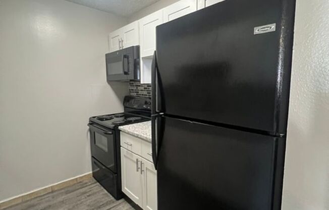 2 beds, 2 baths, 966 sqft, $1,100, Unit 1012