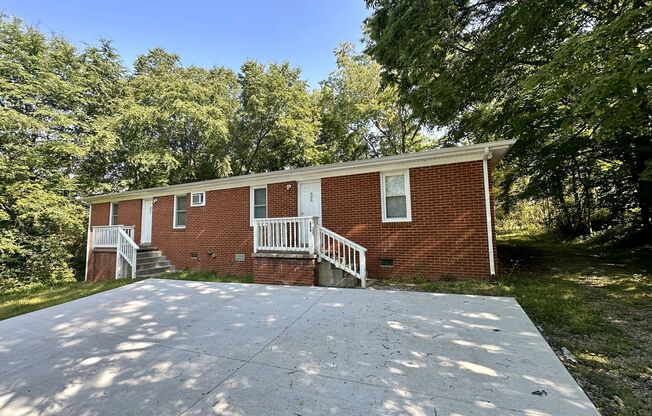 Locust Dr - 894 / 896