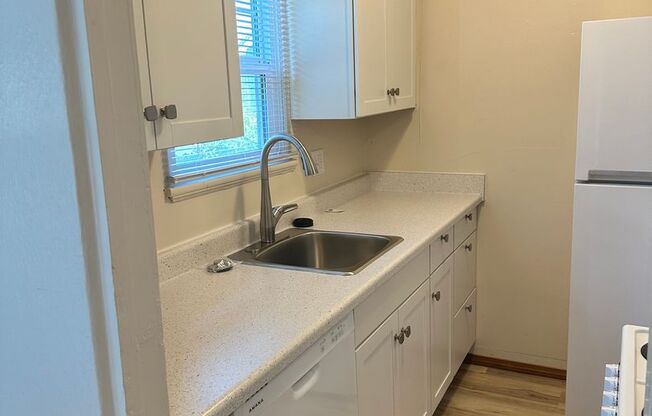 1 bed, 1 bath, $1,100, Unit 751-#1