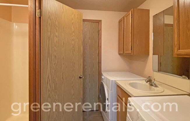 2 beds, 1 bath, $2,050