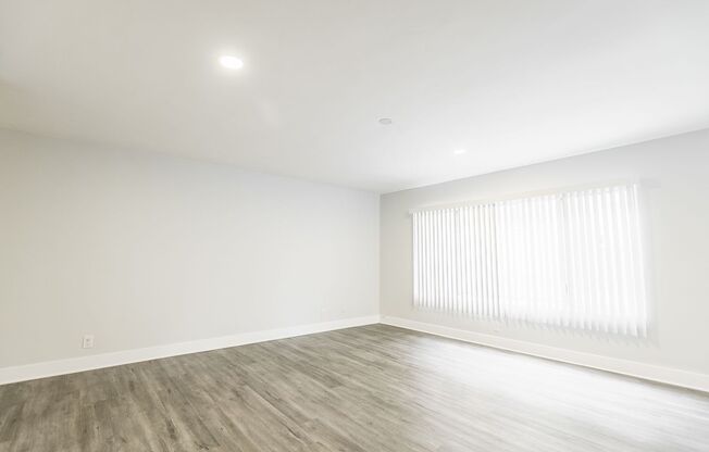 2 beds, 1 bath, 895 sqft, $1,998, Unit 106