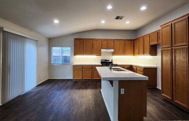 Beautiful 3BD, 2BA, Single Story Family Home in Lake Elsinore.