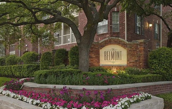 The Belmont apartments in Houston Inner Loop