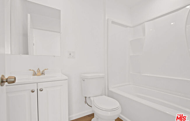 649 1/2 W 92 ST