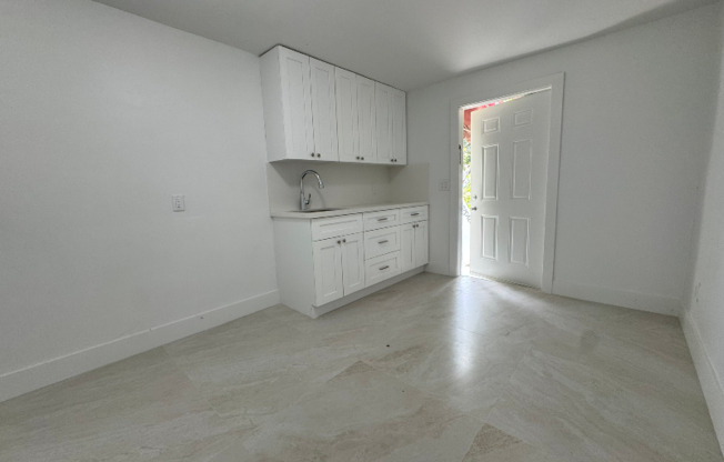 4471 SW 1 ST