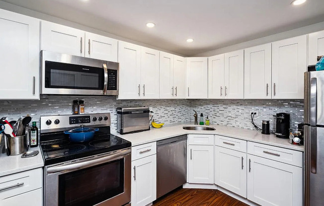 241 S 6th St