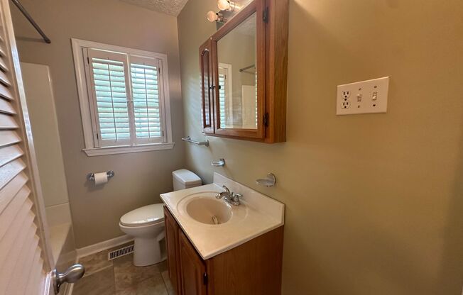 3 beds, 1 bath, $1,150