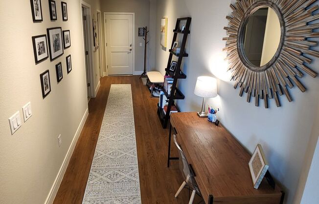 1 bed, 1 bath, 881 sqft, $1,725, Unit 505