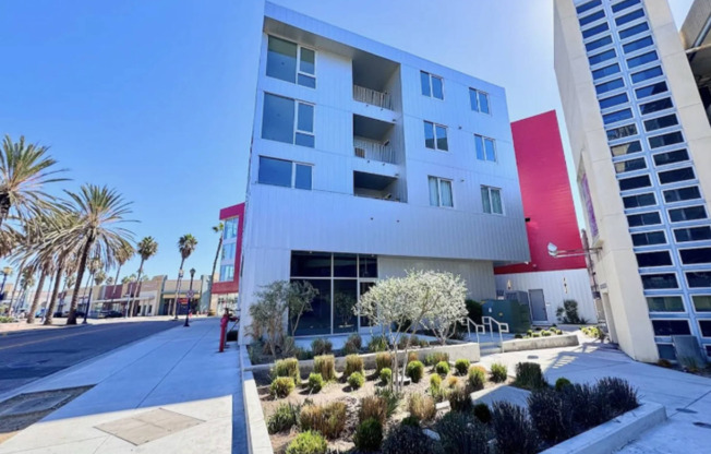 495 Promenade Ave