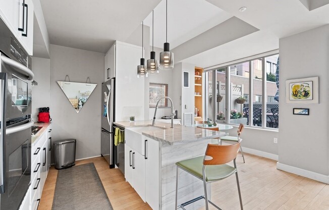 1 bed, 1 bath, 795 sqft, $4,300, Unit 523