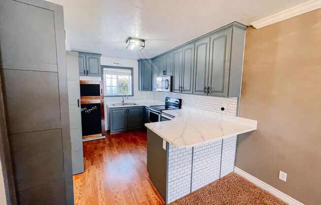 2 beds, 1 bath, $1,295