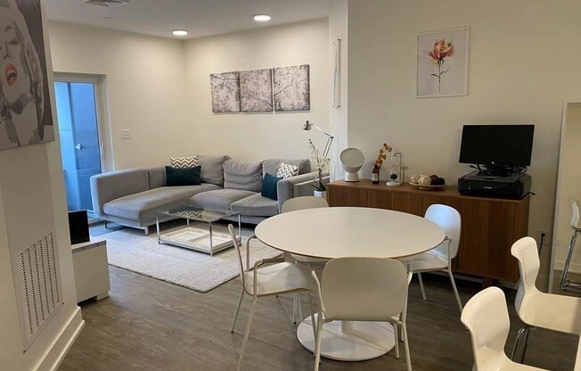 2 beds, 2 baths, 997 sqft, $3,500, Unit 304