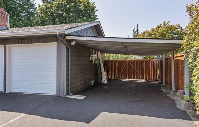 Beautifully Remodeled 3 Bed 2 Bath Kirkland Home w/ Stunning Amenities!