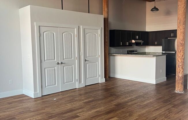 Studio, 1 bath, 719 sqft, $1,565, Unit 403