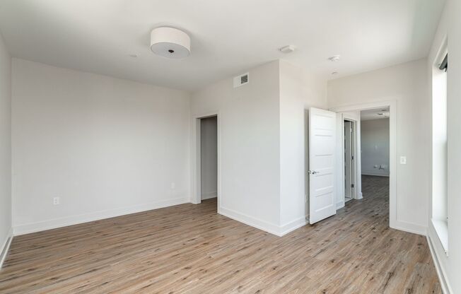 2 beds, 2 baths, $1,750, Unit 1050 N 4th St. Apt. 301