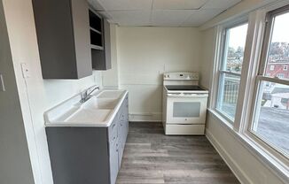 3 beds, 1 bath, $1,295, Unit 849 Apt 3