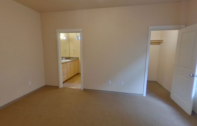 3 beds, 2.5 baths, $2,400, Unit 7