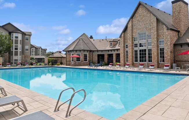 swimming pool at Red Hawk Ranch apartments