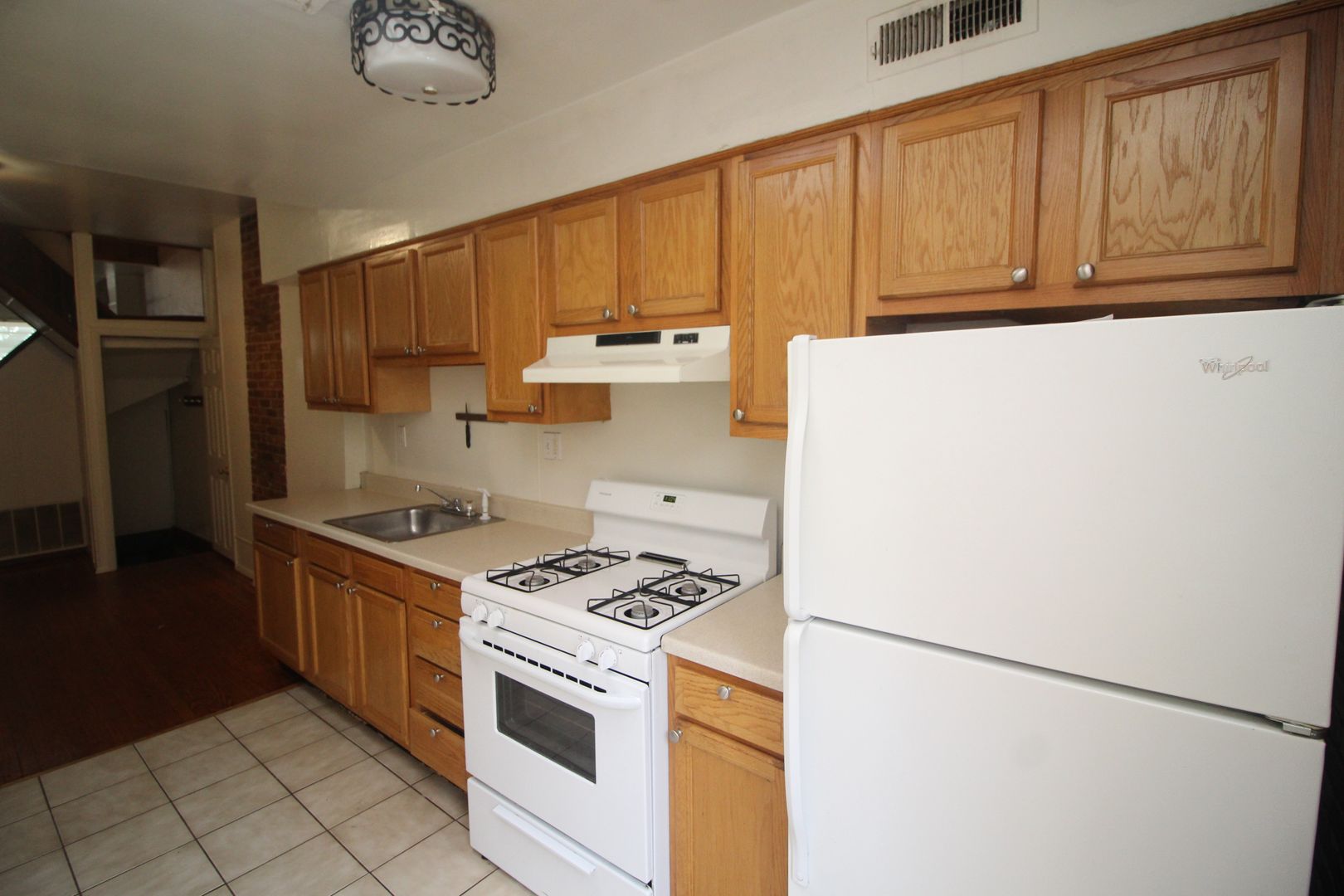 Charming Seton Hill 3bd/1ba Rowhome w/ CAC & W/D--Available 4/15!