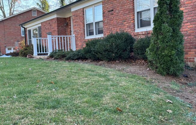 East AVL - Three Bedroom, 3 Bathroom Brick Ranch with bonus space!