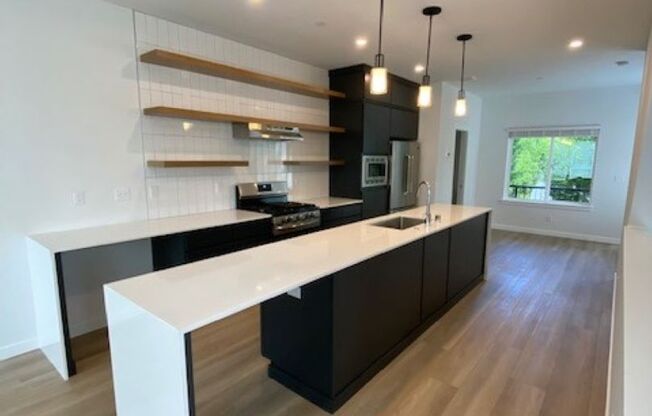 3Bd/3Ba Monroe Townhouse