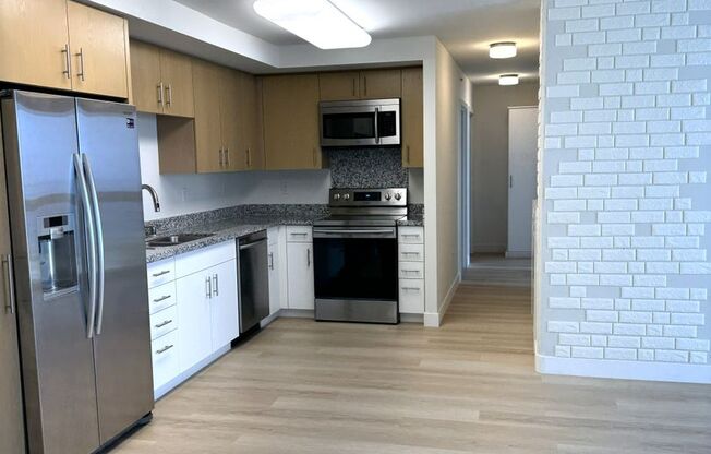 Ke Kilohana - Renovated High Floor 3 Bedroom 2 Bath 2 Parking in Ward Village