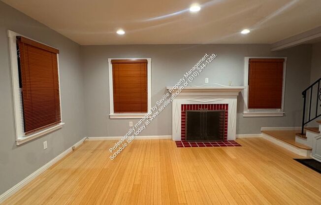 ONE MONTH FREE! Cozy Move-In Ready 3 Bedrooms / 2 Bathroom Eastmont Hills Home