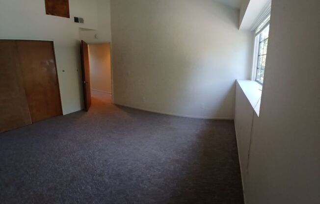 2 beds, 1.5 baths, $3,000, Unit Unit 16