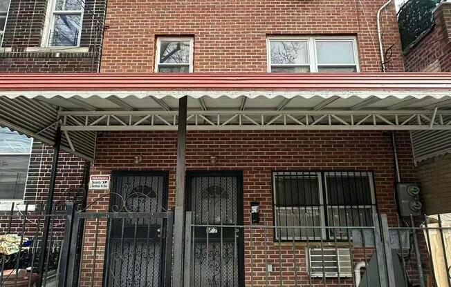 697 SHEFFIELD AVE
